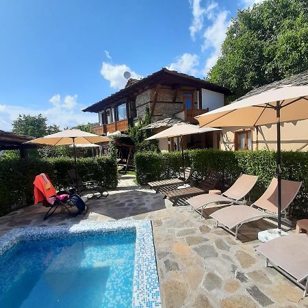 Семеен Хотел Скендерова Къща Leshten Exterior foto