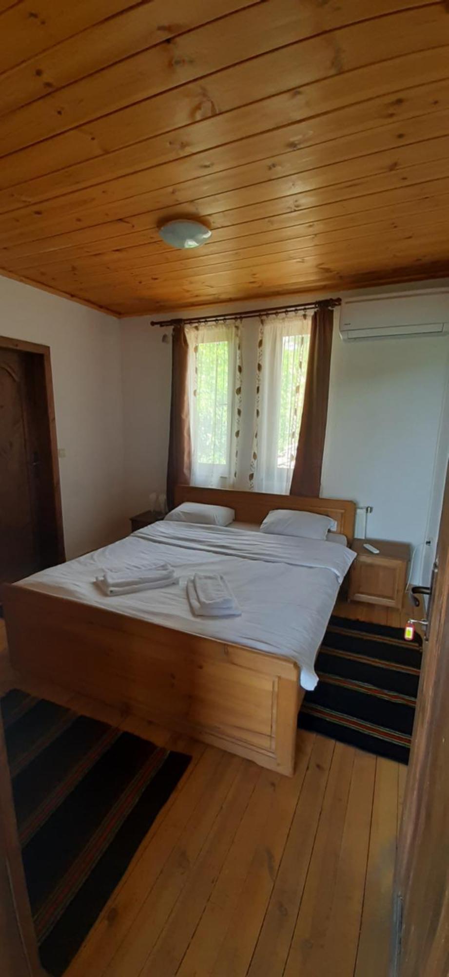 Семеен Хотел Скендерова Къща Leshten Quarto foto