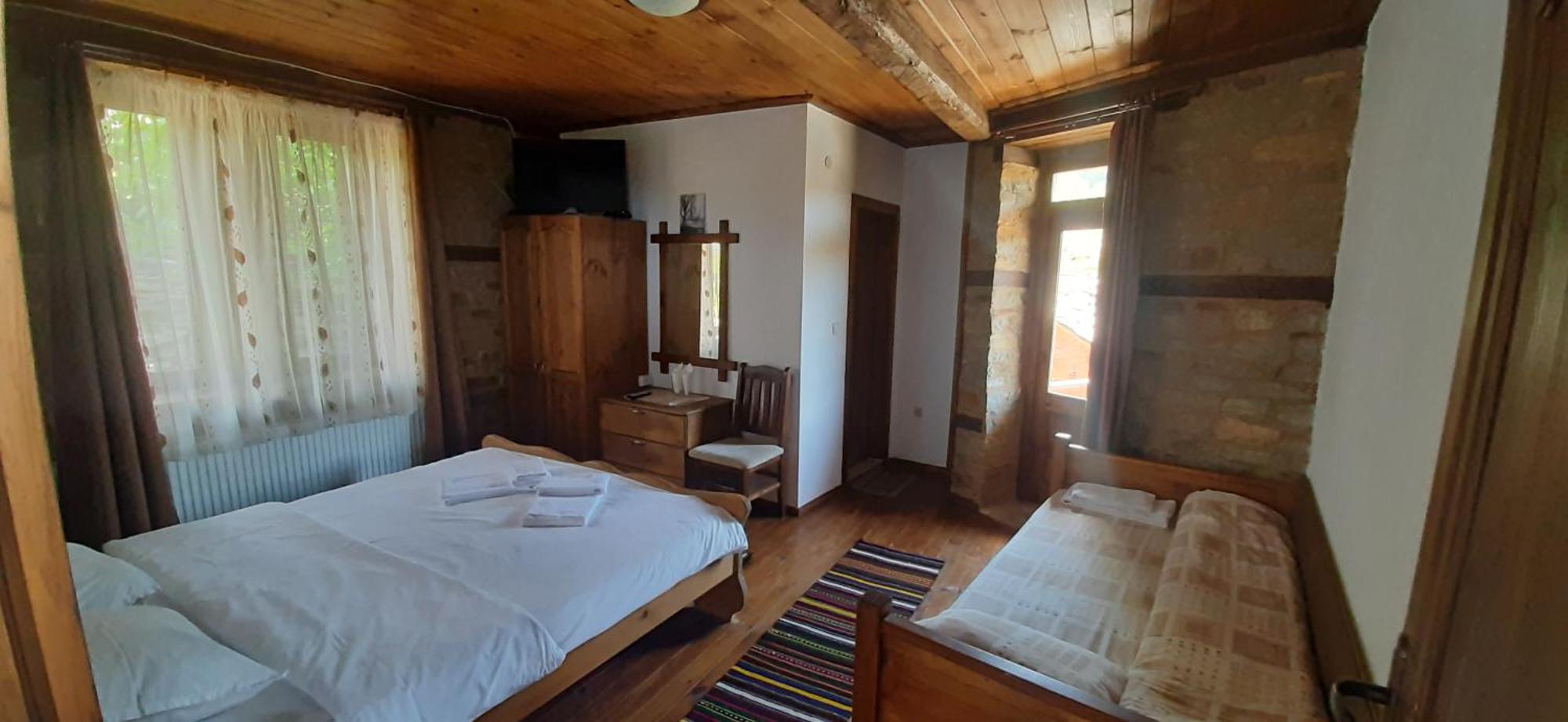 Семеен Хотел Скендерова Къща Leshten Quarto foto