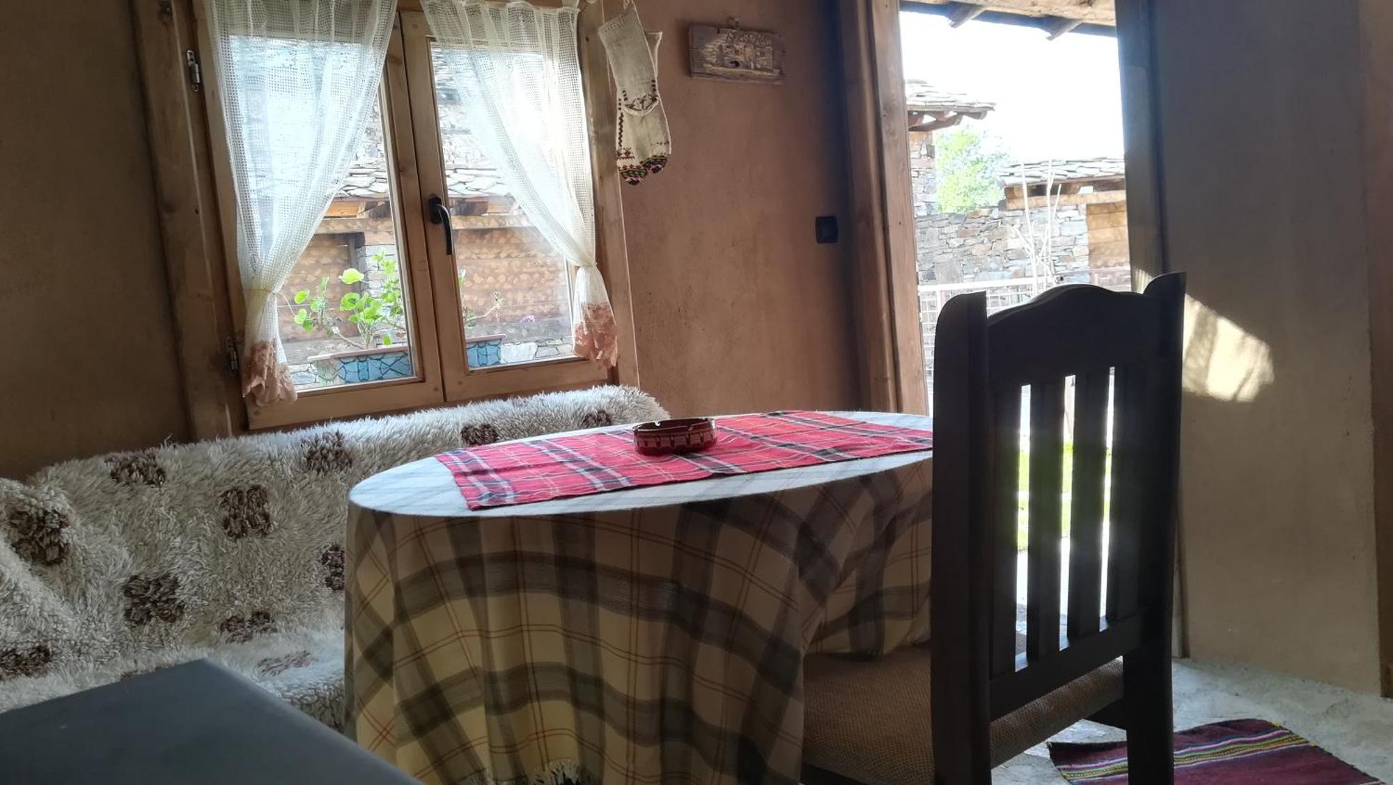 Семеен Хотел Скендерова Къща Leshten Quarto foto