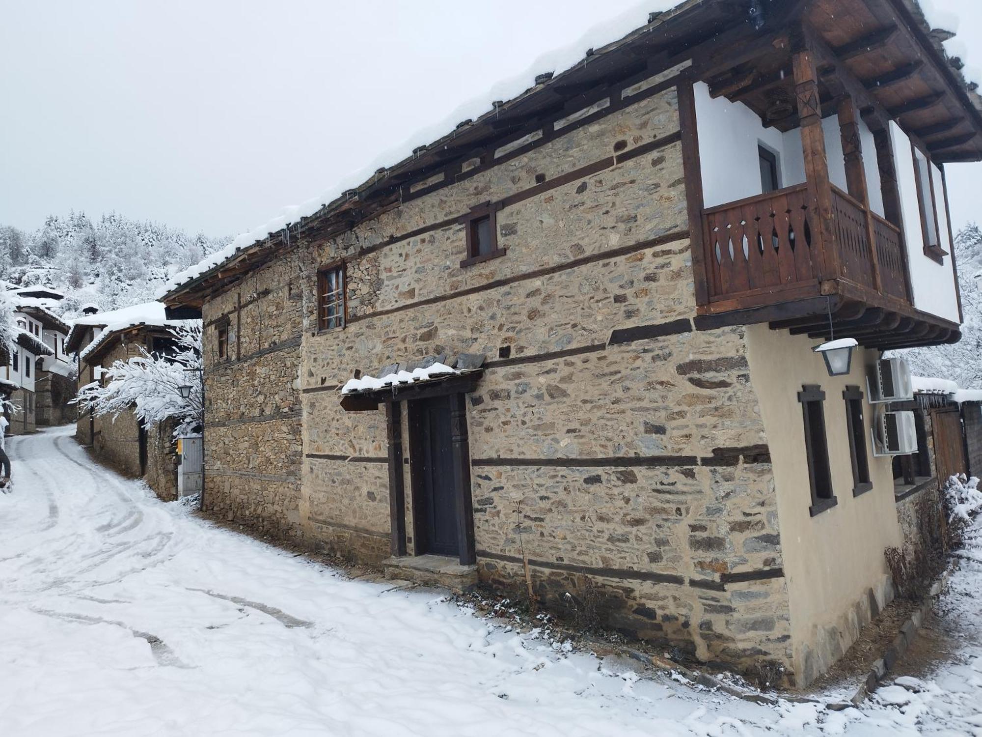 Семеен Хотел Скендерова Къща Leshten Exterior foto