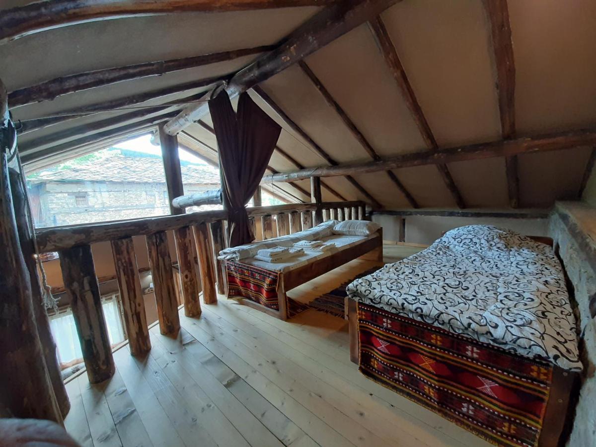Семеен Хотел Скендерова Къща Leshten Quarto foto